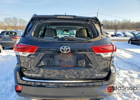 2018 Toyota Highlander Se из США, поврежденный, VIN 5TDJZRFH8JS528962